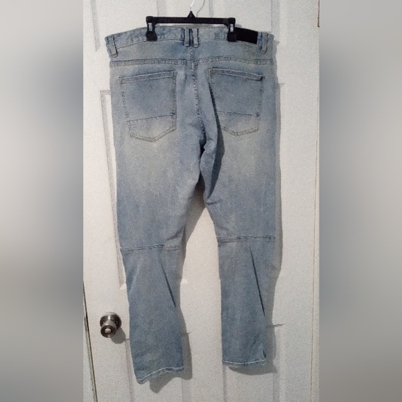 Stylish Light Blue Jeans with Dragon Embroidery - Picture 3 of 4